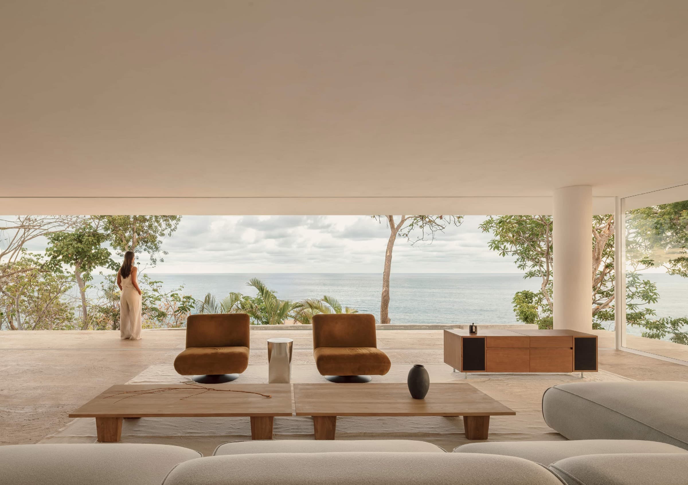 Casa Malonic by HW Studio: a white house above the Pacific at Punta Garrobo